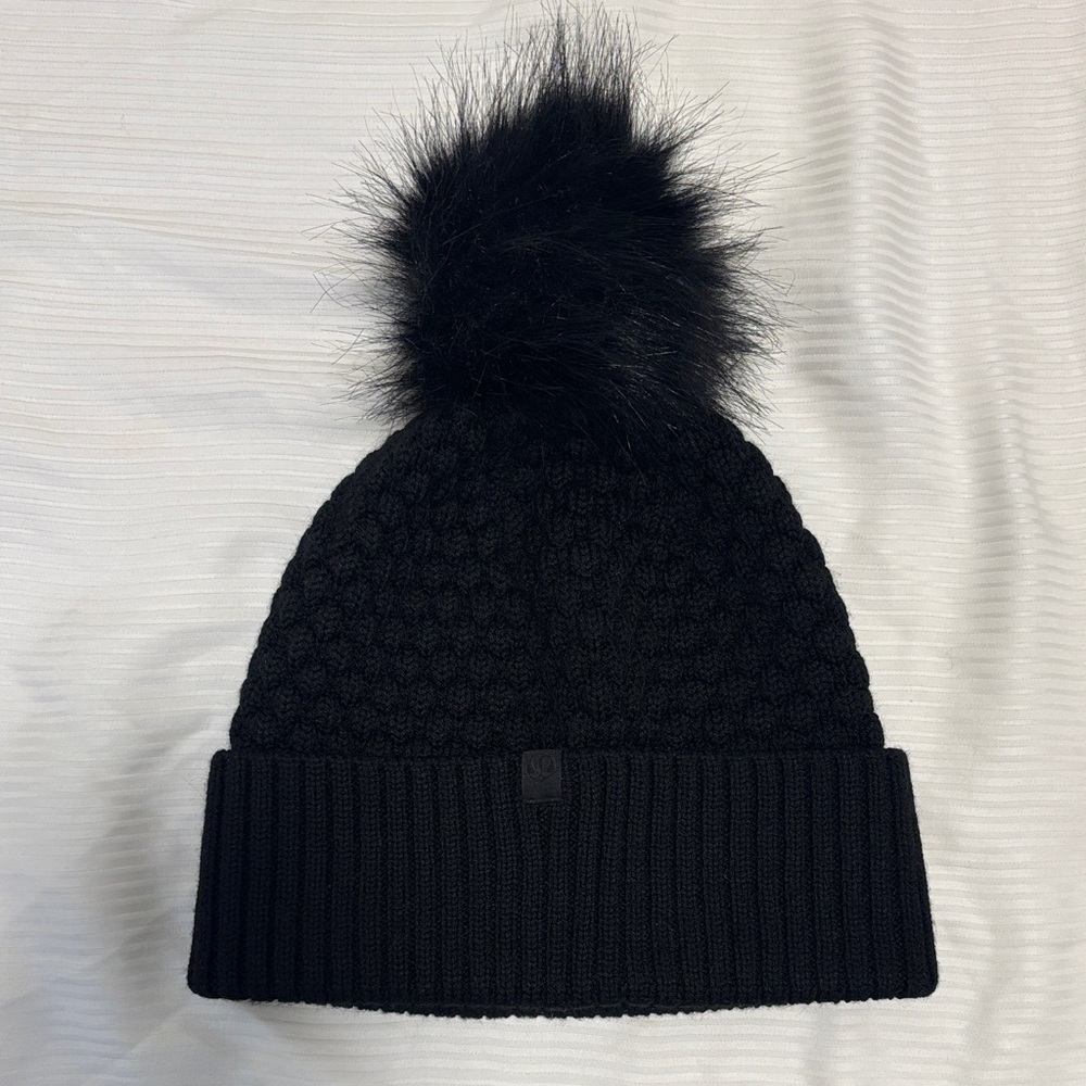 Lululemon Black Knit Pom Pom Beanie - Excellent Condition